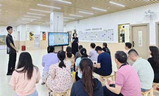 仲愷區(qū)賽集訓(xùn)班家長(zhǎng)課堂照片5_副本.jpg 仲愷區(qū)賽集訓(xùn)班家長(zhǎng)課堂照片5_副本.jpg