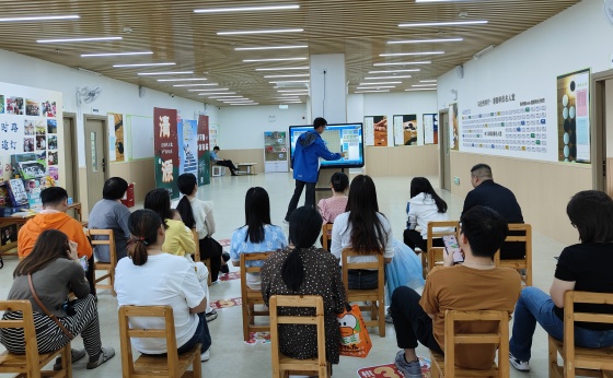 普及班家長(zhǎng)課堂照片5_副本.jpg 普及班家長(zhǎng)課堂照片5_副本.jpg