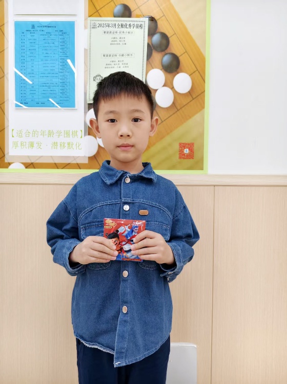 全勤獎(jiǎng)?lì)C發(fā)照片1_副本.jpg 全勤獎(jiǎng)?lì)C發(fā)照片1_副本.jpg