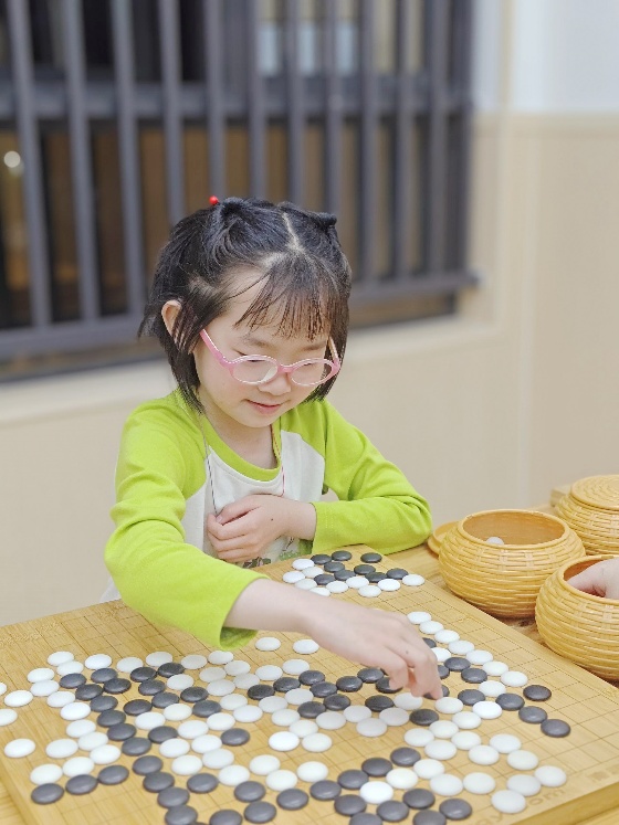 上課下棋照片1_副本.jpg 上課下棋照片1_副本.jpg